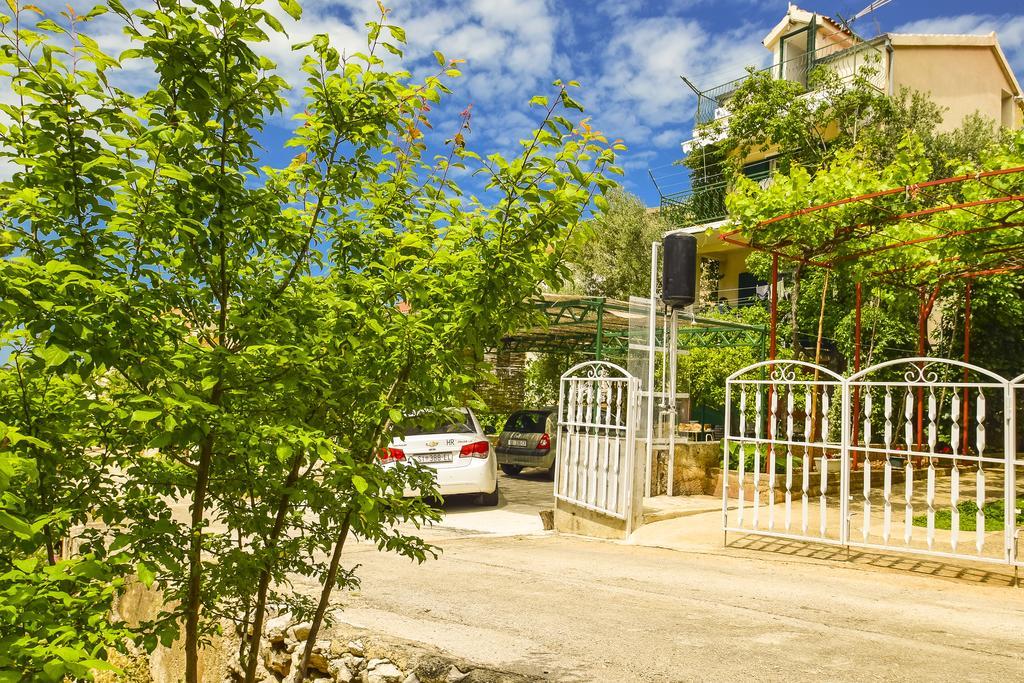 Apartments Zoricic Zaboric Bagian luar foto
